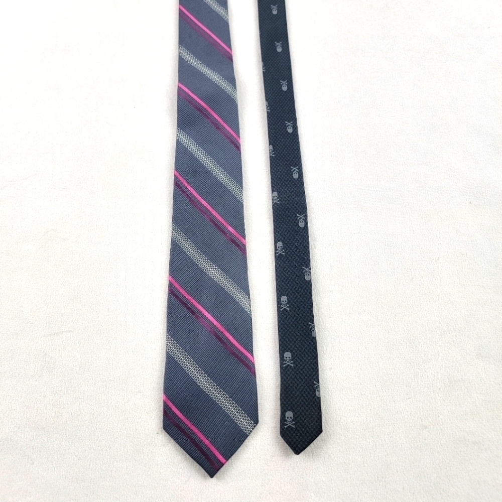 Public Notices grey‎ pink stripe skinny tie with skull details 2.25"
